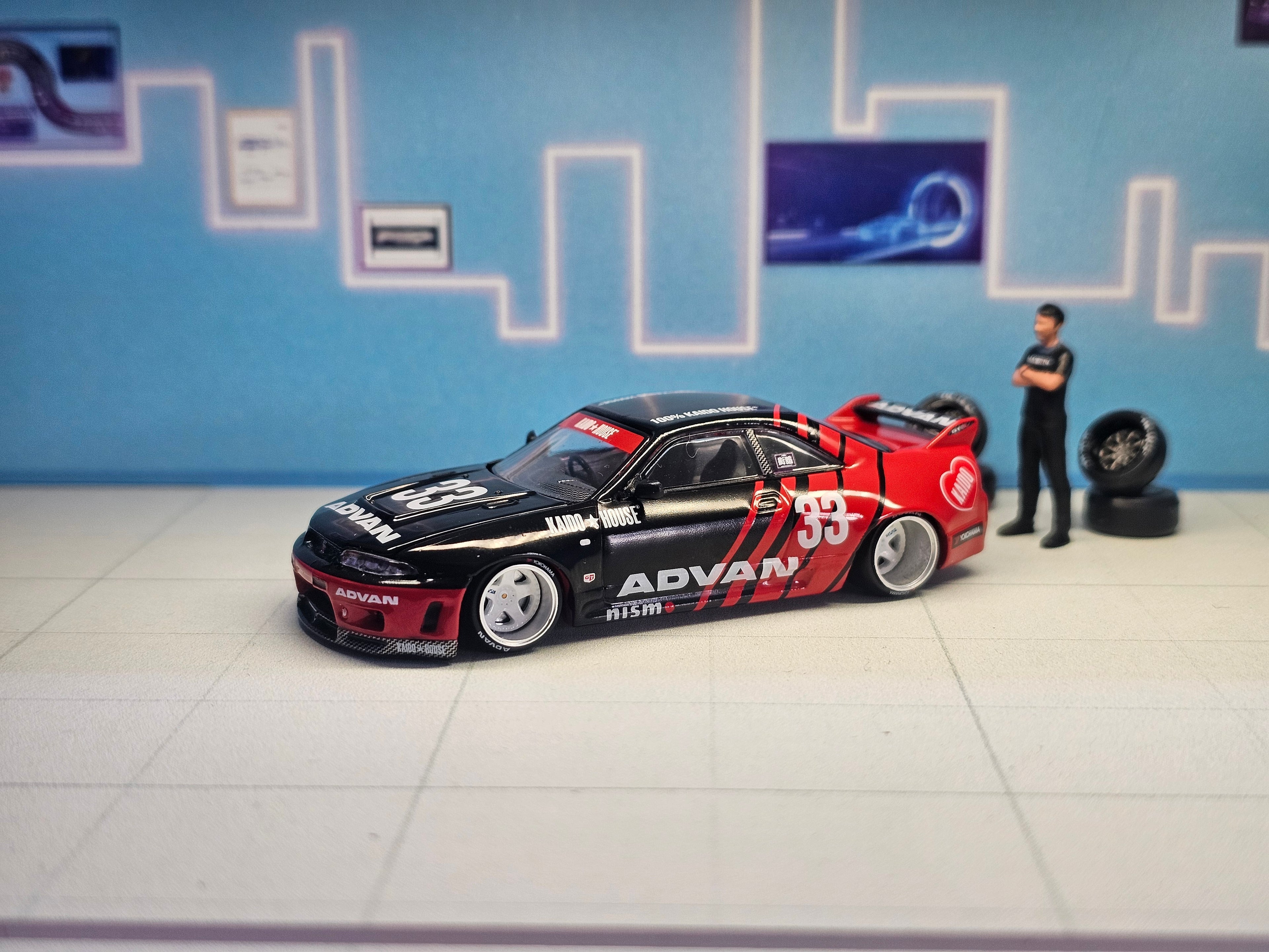 Nissan Skyline GT-R (R33) Kaido Works Advan