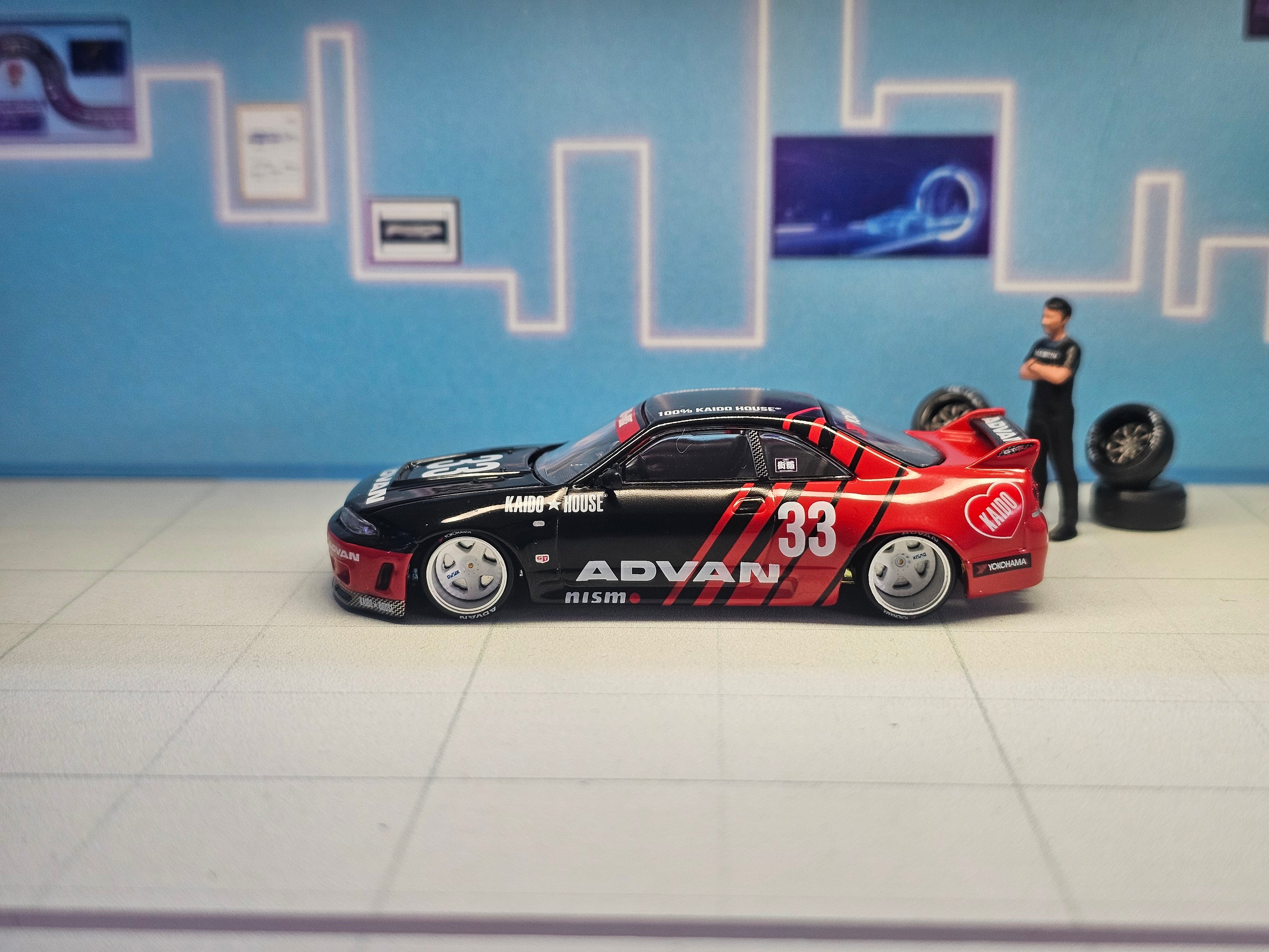 Nissan Skyline GT-R (R33) Kaido Works Advan