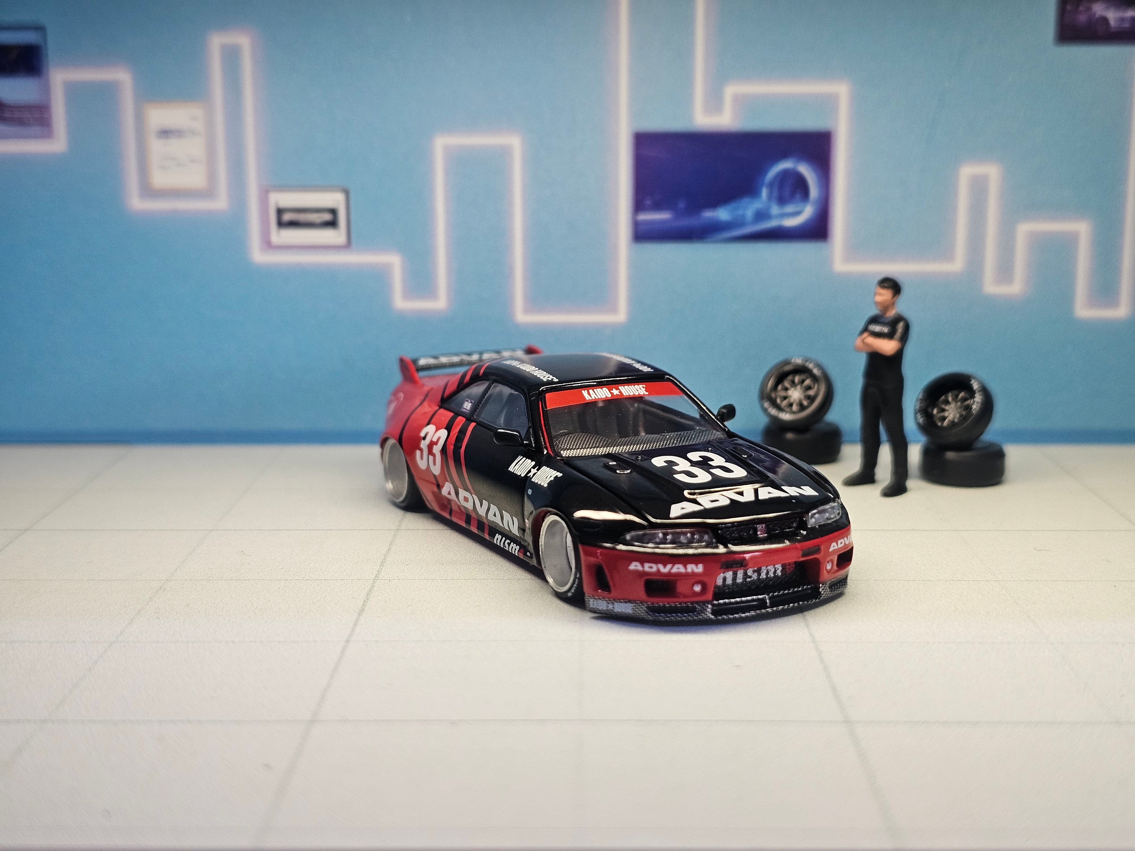 Nissan Skyline GT-R (R33) Kaido Works Advan