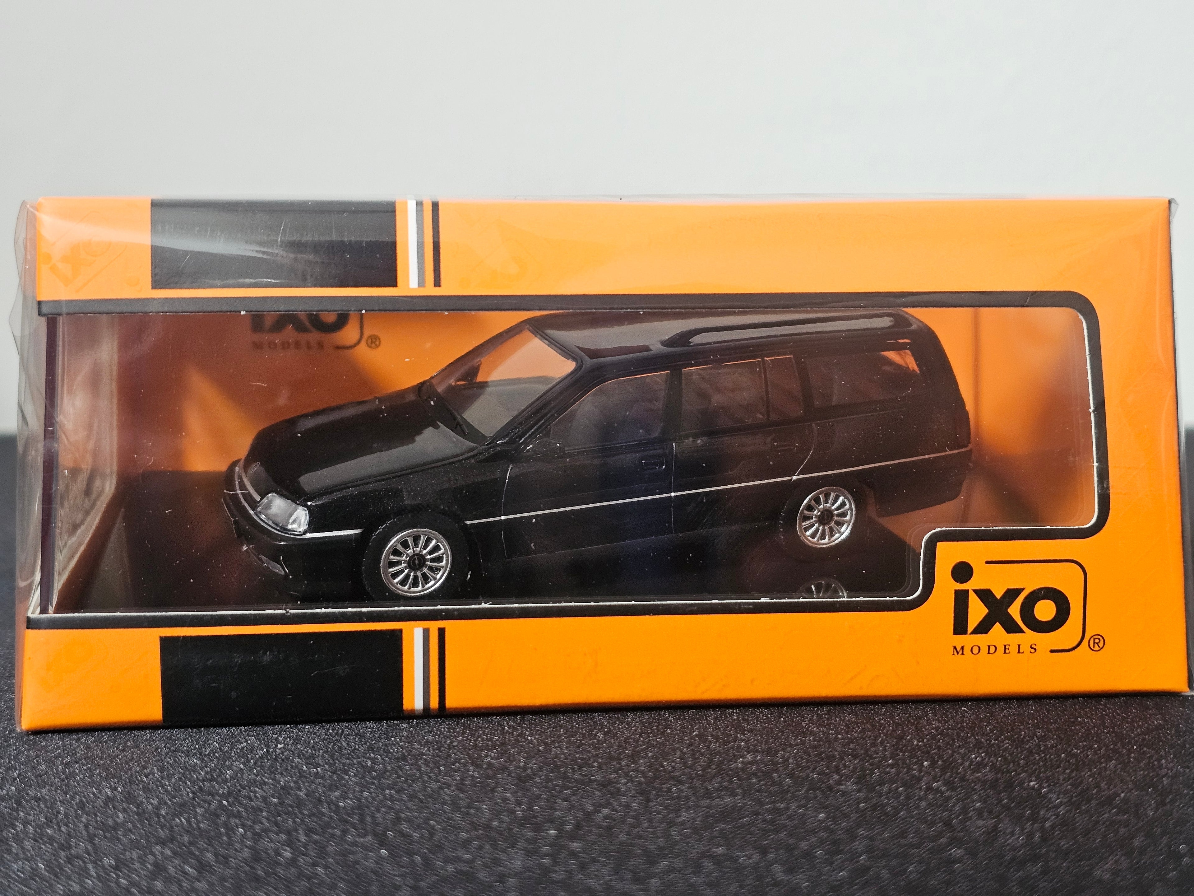Opel Omega A2 Estate Black 1990